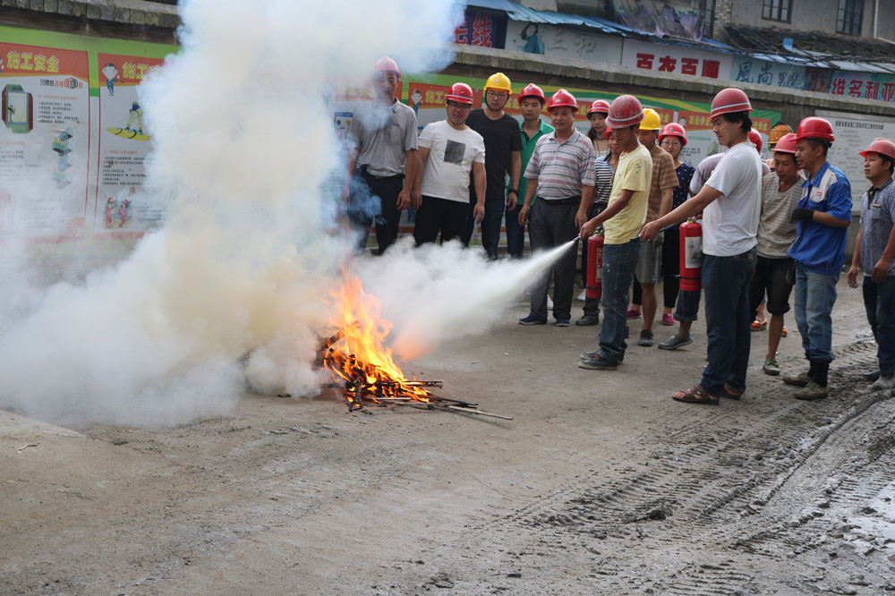 福建易順建筑工程有限公司“東升商城”工程2017年度《安全生產(chǎn)月》消防、救援應(yīng)急演練