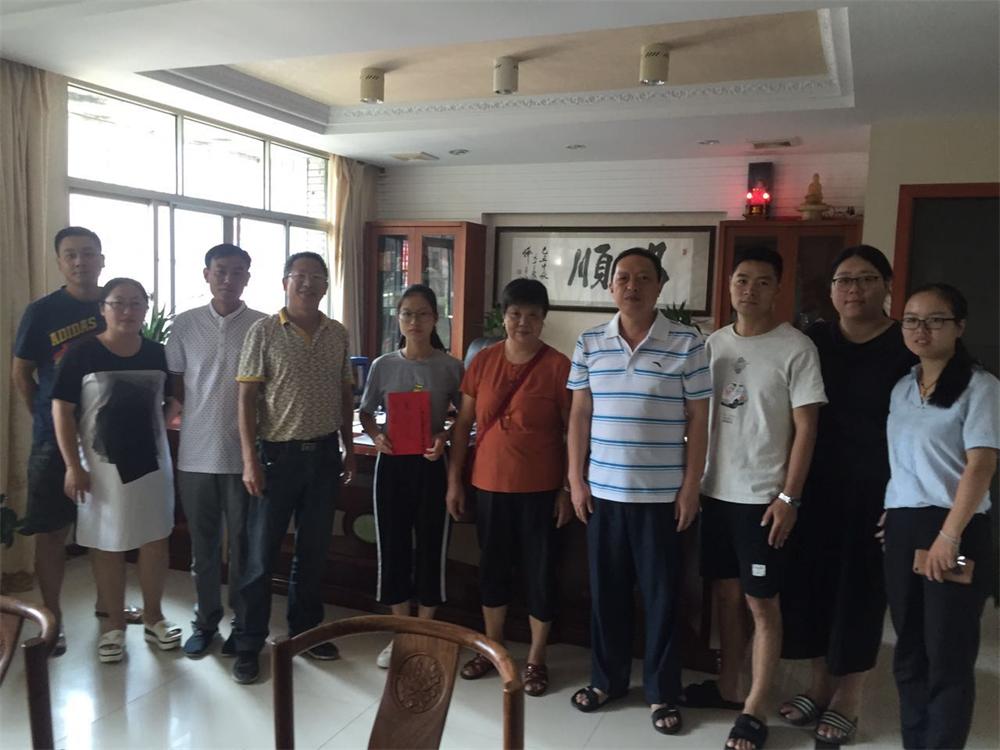 福建易順建筑工程有限公司2017年第一屆：“金秋助學(xué)，學(xué)子圓夢(mèng)，誠(chéng)信你我，感恩社會(huì)”