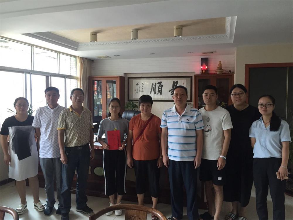 福建易順建筑工程有限公司2017年第一屆：“金秋助學(xué)，學(xué)子圓夢(mèng)，誠(chéng)信你我，感恩社會(huì)”