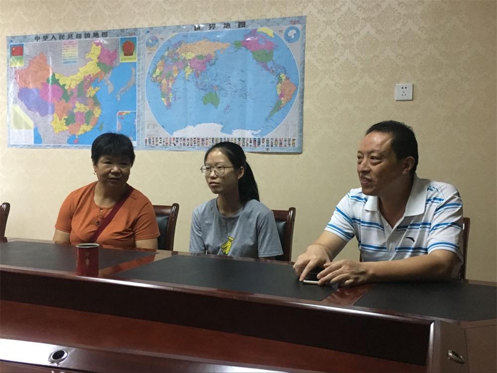 福建易順建筑工程有限公司2017年第一屆：“金秋助學(xué)，學(xué)子圓夢(mèng)，誠(chéng)信你我，感恩社會(huì)”