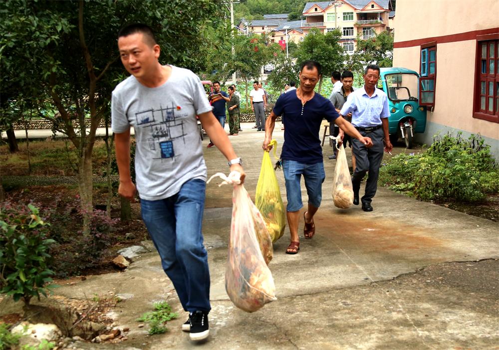 福建易順建筑工程有限公司“互動(dòng)聯(lián)動(dòng)、掛鉤幫扶”招沙甲村貧困戶(hù)捐贈(zèng)儀式