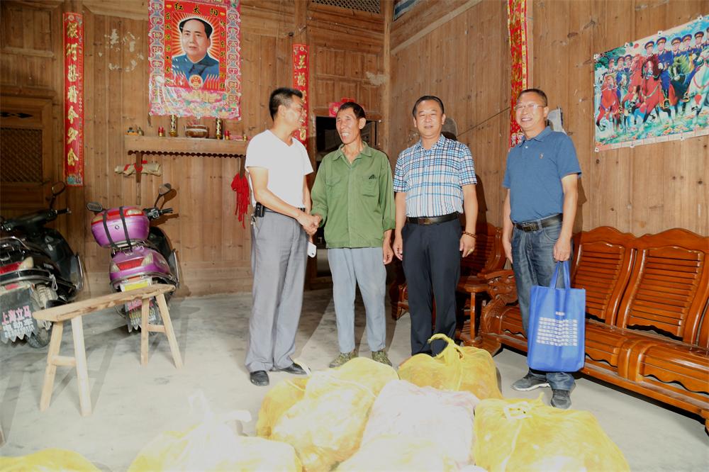 福建易順建筑工程有限公司“互動(dòng)聯(lián)動(dòng)、掛鉤幫扶”招沙甲村貧困戶(hù)捐贈(zèng)儀式