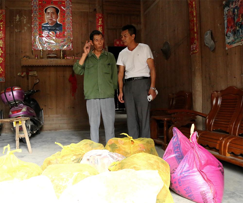 福建易順建筑工程有限公司“互動(dòng)聯(lián)動(dòng)、掛鉤幫扶”招沙甲村貧困戶(hù)捐贈(zèng)儀式