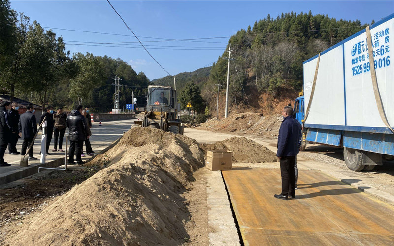 同舟共濟(jì) 心手相連