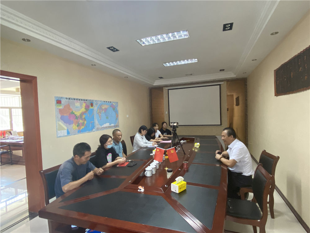 “關愛員工，情系學子”易順公司董事長為員工子女發(fā)放助學金