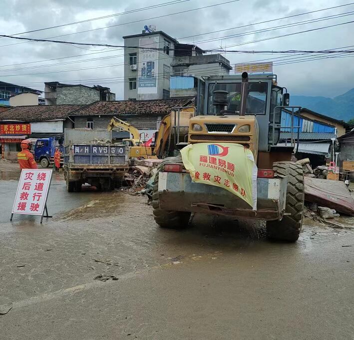 洪災(zāi)過(guò)后，加緊清淤
