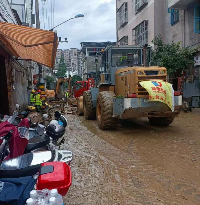 洪災(zāi)過(guò)后，加緊清淤