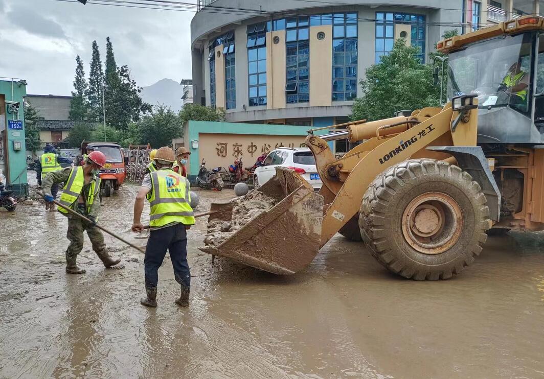 洪災(zāi)過(guò)后，加緊清淤