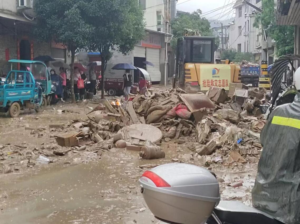 洪災(zāi)過(guò)后，加緊清淤