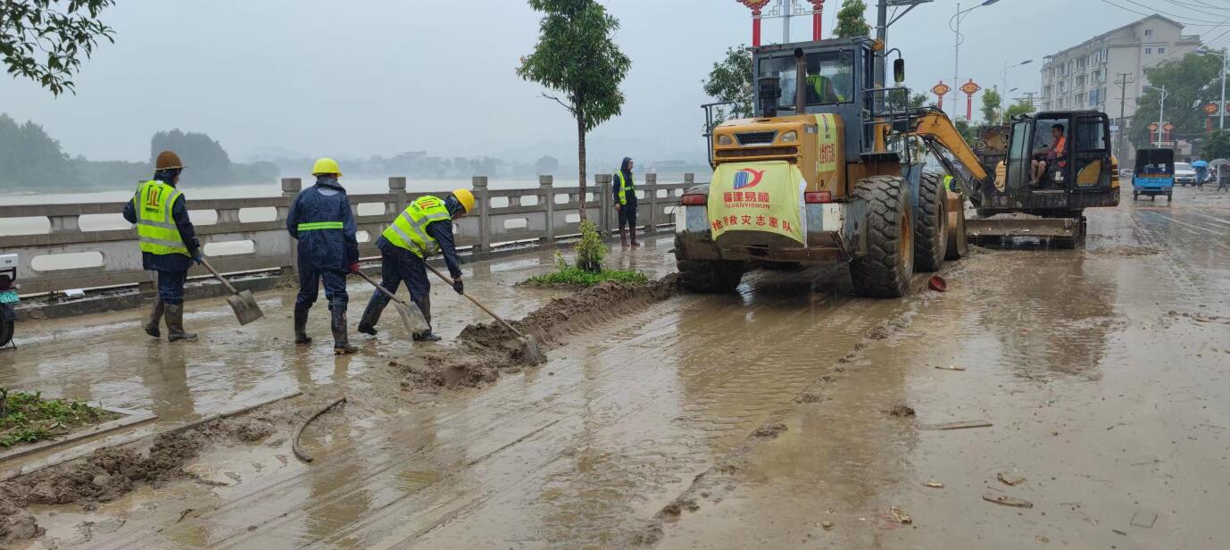 洪災(zāi)過(guò)后，加緊清淤