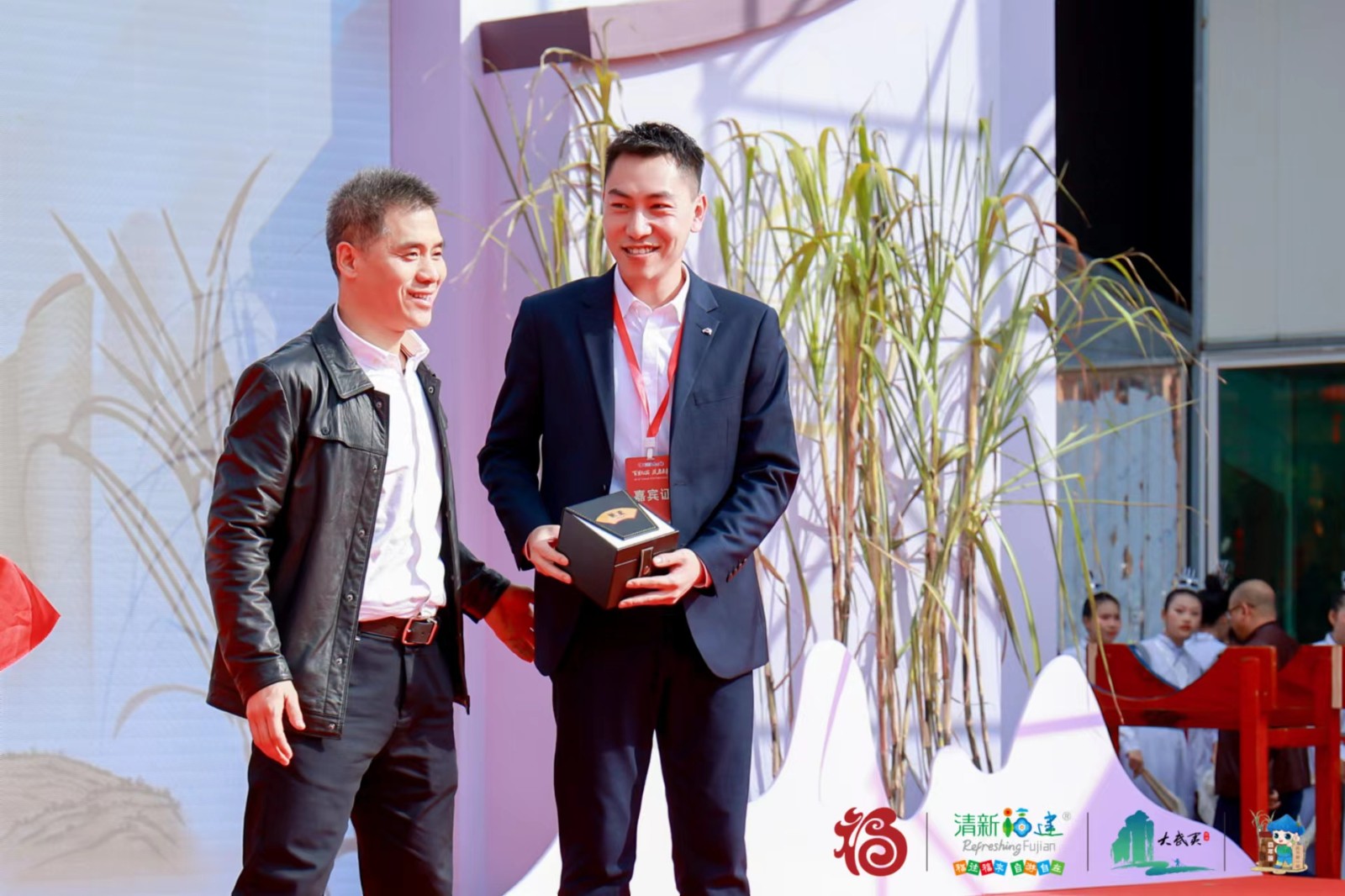 易順建工集團(tuán)總經(jīng)理李晉恒以高價(jià)斬獲“糖王”桂冠,助力萬(wàn)前村貧困村民