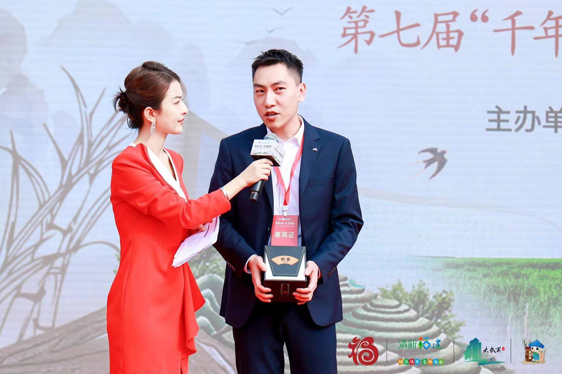 易順建工集團(tuán)總經(jīng)理李晉恒以高價(jià)斬獲“糖王”桂冠,助力萬(wàn)前村貧困村民