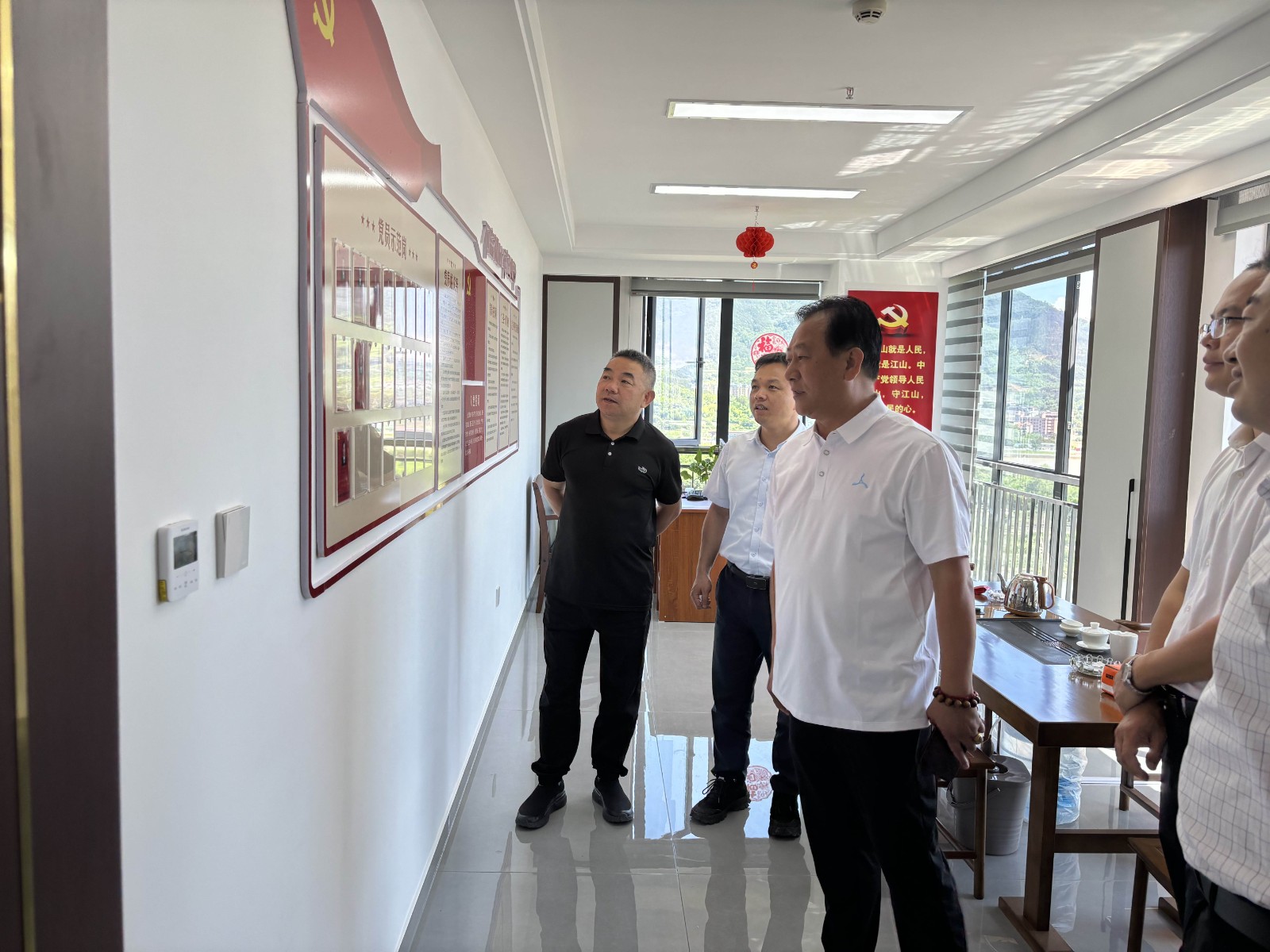 南平市住建局領(lǐng)導(dǎo)蒞臨易順建工集團(tuán)有限公司，共話建筑行業(yè)新機(jī)遇與挑戰(zhàn)