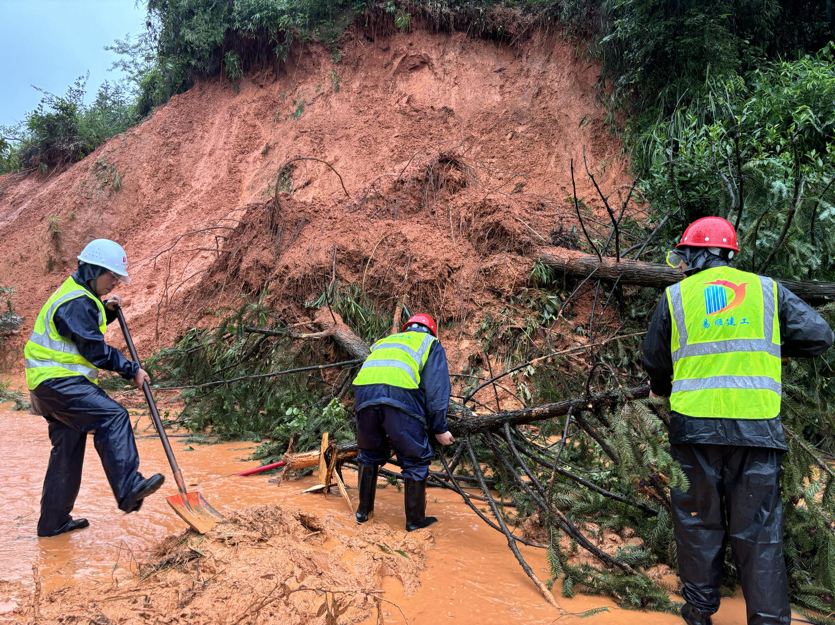 易順建工“汛”速出擊,響應(yīng)搶險救災(zāi)