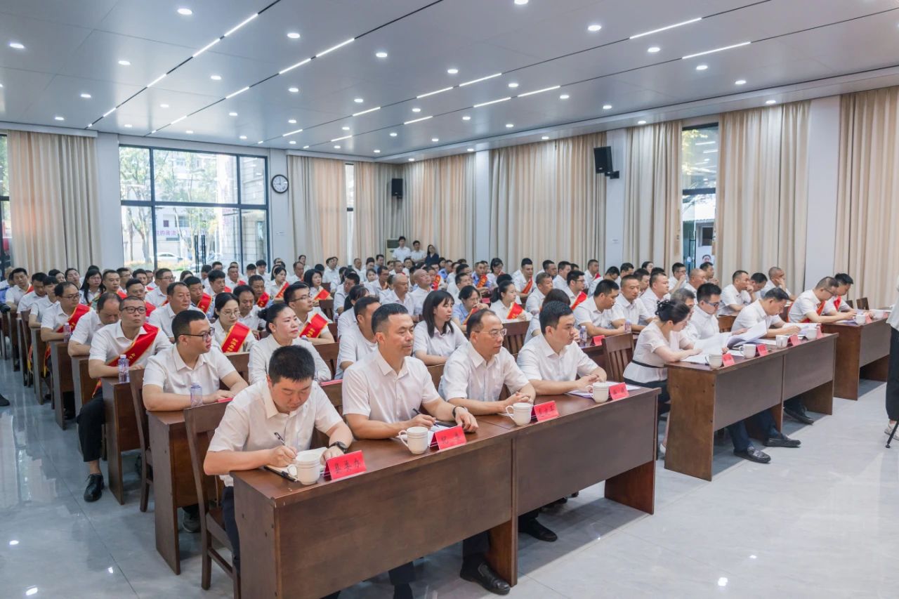 喜報(bào)！易順建工集團(tuán)與總經(jīng)理李晉恒雙雙榮獲松溪縣“6·9”極端暴雨洪澇災(zāi)害防御優(yōu)秀表彰。