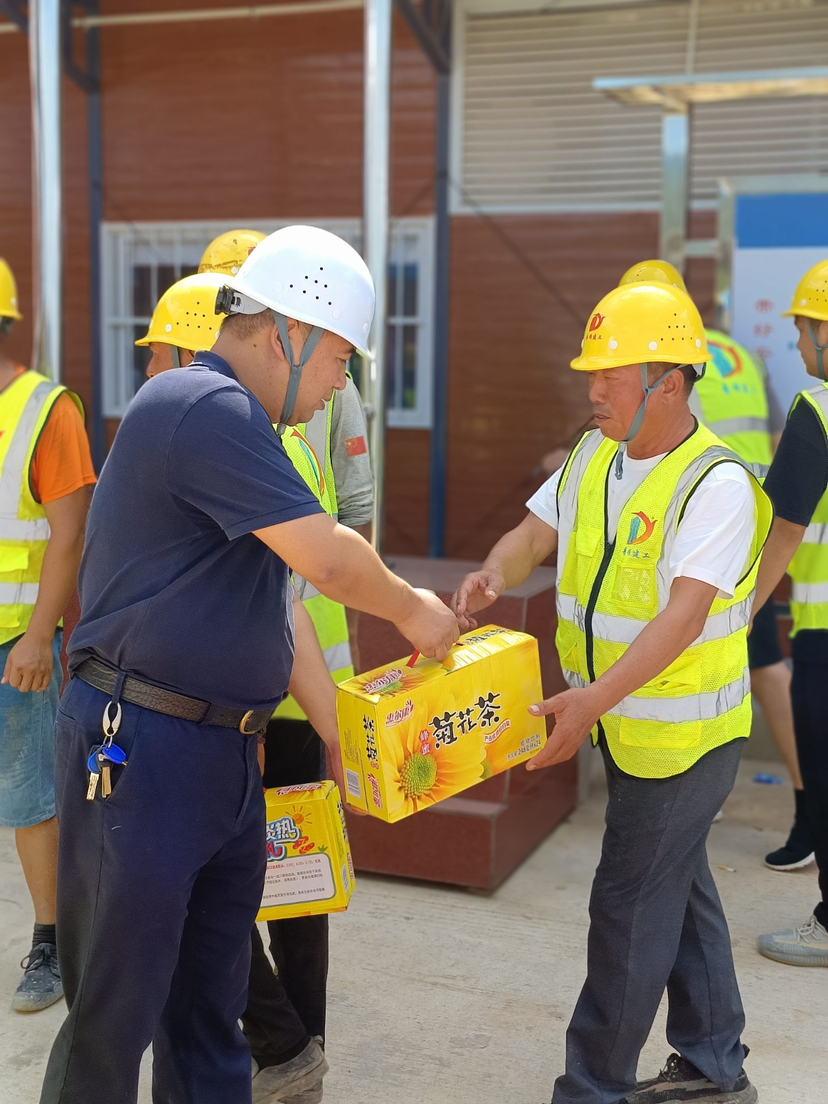 南平市住建局夏日送溫情,縷縷清涼潤(rùn)心田