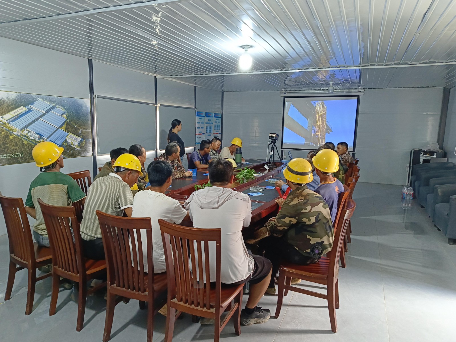 南平市建筑業(yè)協(xié)會助力易順建工:強化工傷預(yù)防培訓(xùn),共筑安全生產(chǎn)防線