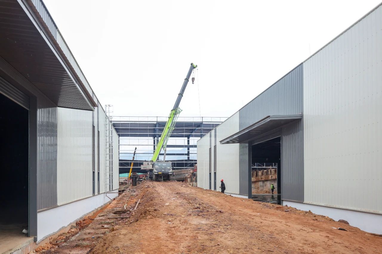 松溪縣三和循環(huán)經(jīng)濟產(chǎn)業(yè)園標(biāo)準(zhǔn)化廠房和基礎(chǔ)設(shè)施提升項目建設(shè)“分秒必爭”