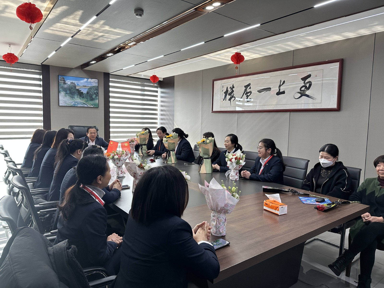 “同心協(xié)力 乘風(fēng)破浪 巾幗力量，再創(chuàng)輝煌”易順建工集團(tuán)舉行婦女節(jié)慶祝大會(huì)