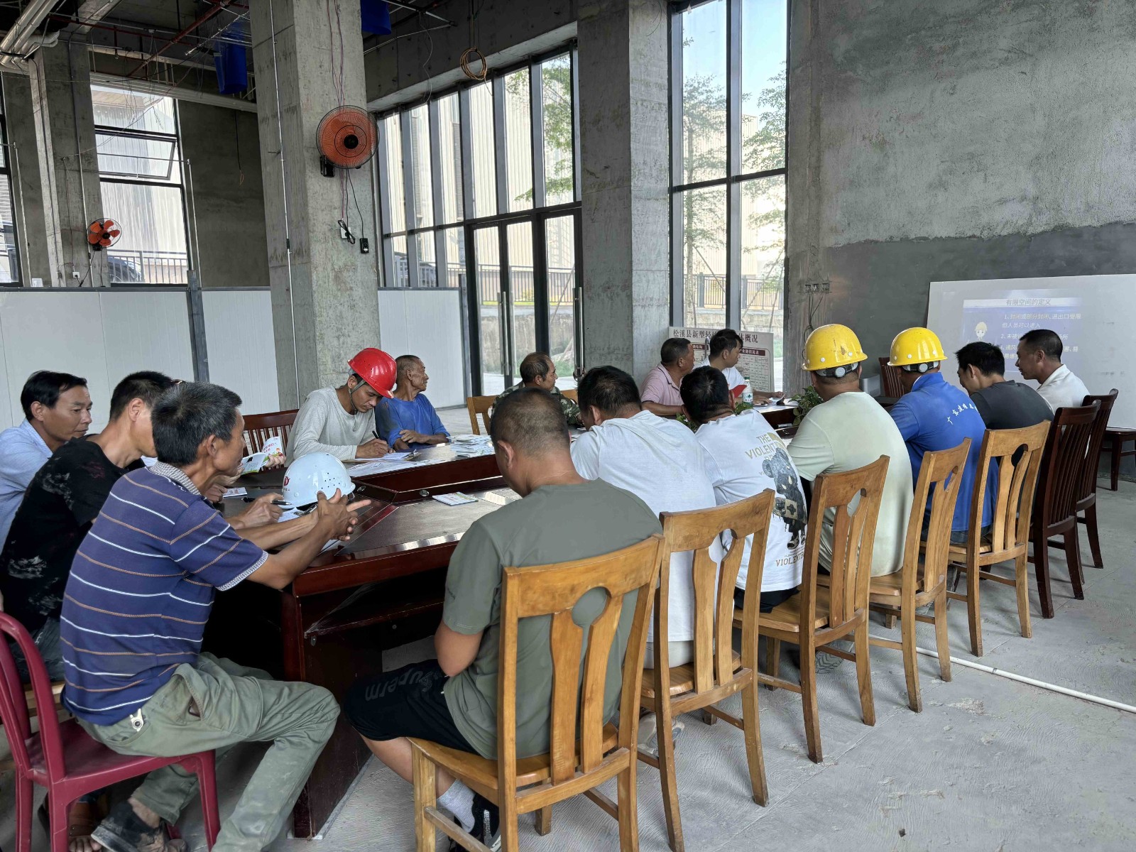 強(qiáng)化工傷預(yù)防培訓(xùn)，織密安全防護(hù)網(wǎng)