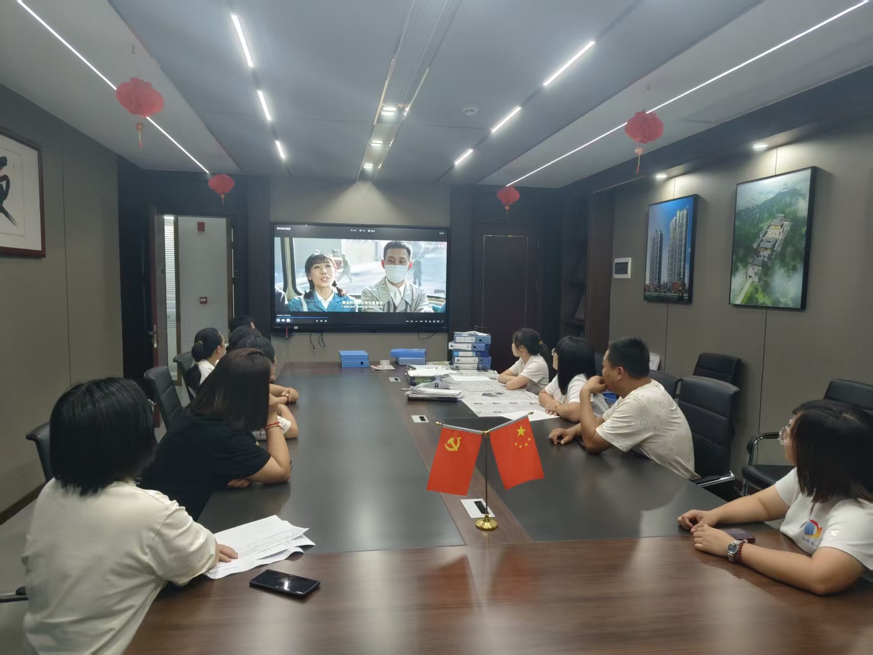 賡續(xù)紅色血脈，凝聚奮進(jìn)力量 —— 易順建工集團(tuán)黨支部國(guó)慶觀影《我和我的祖國(guó)》