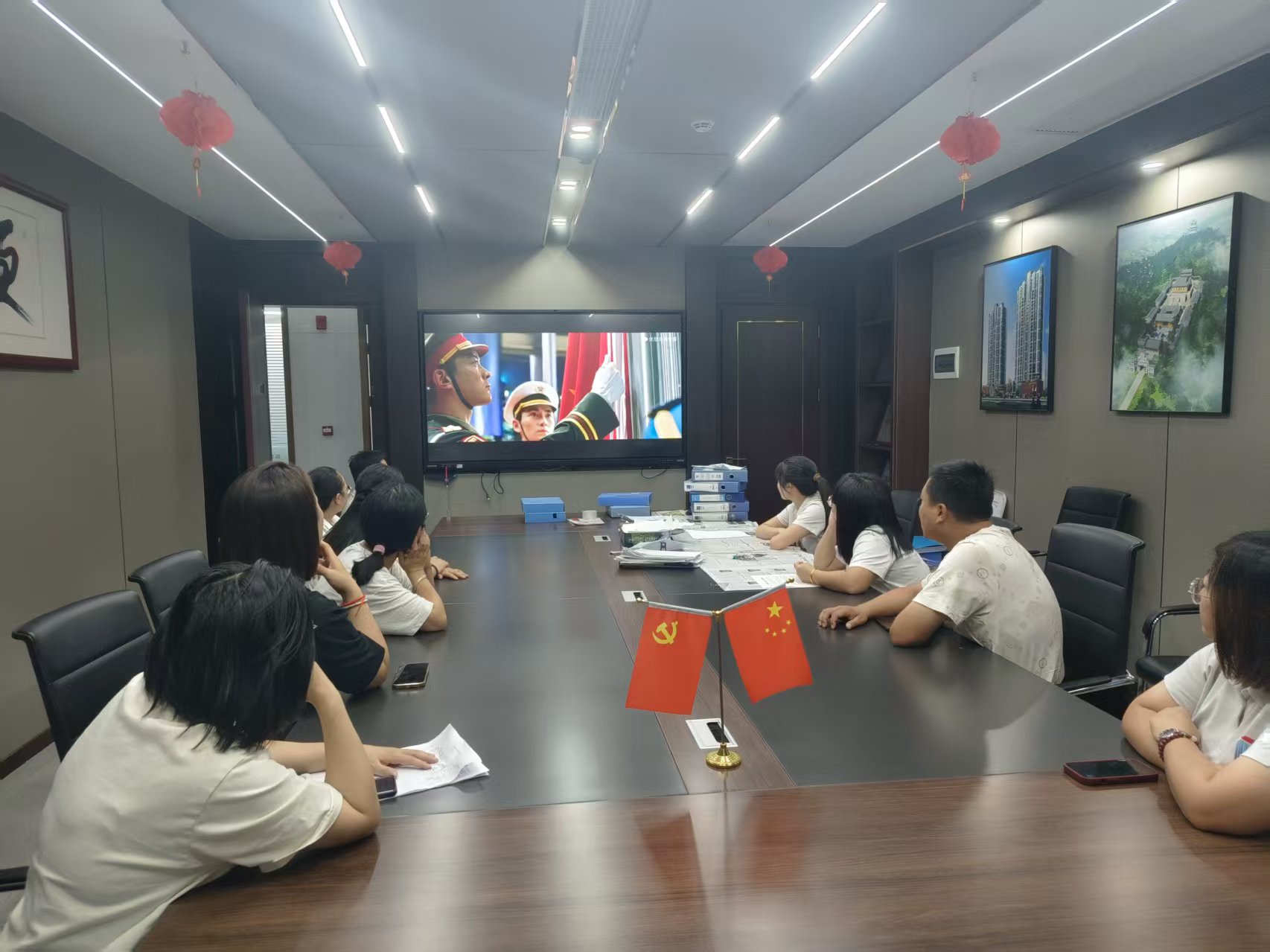 賡續(xù)紅色血脈，凝聚奮進(jìn)力量 —— 易順建工集團(tuán)黨支部國(guó)慶觀影《我和我的祖國(guó)》